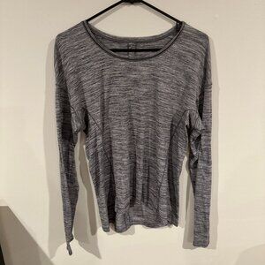 Lululemon Gray Long Sleeve Shirt with Finger Holes / Size L (8-10)